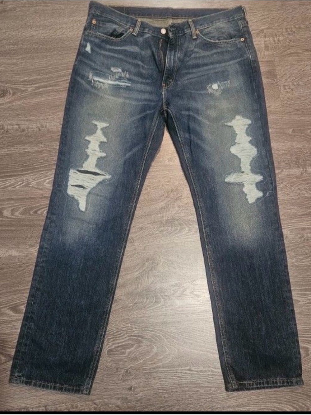 Levi's Men's Distressed Dark Blue Straight Jeans